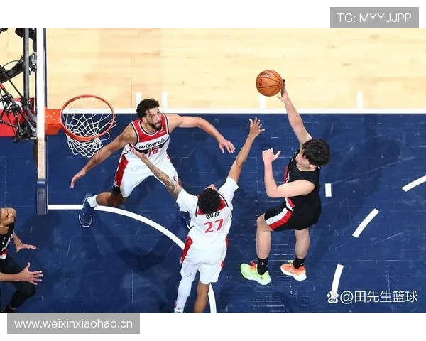 霍勒迪挡拆制造防守错位 提升球队关键时刻组织效率