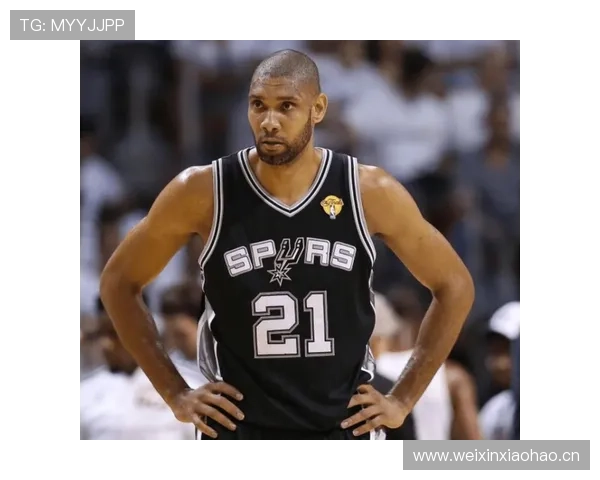 邓肯内线高效遮挡助马刺拉开比分差距，缔造季后赛防守核心地位